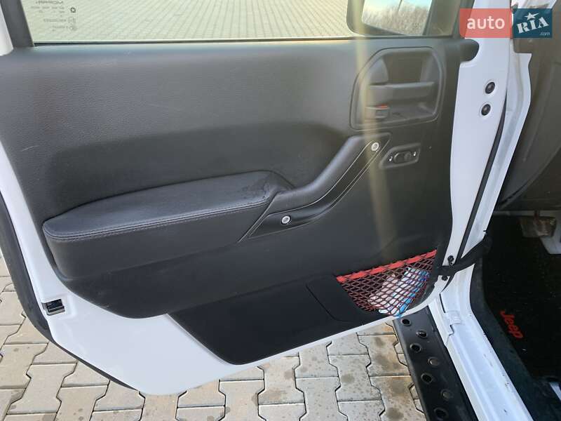 Внедорожник / Кроссовер Jeep Wrangler 2017 в Черновцах фото 11 Внедорожник / Кроссовер Jeep Wrangler 2017 в Черновцах