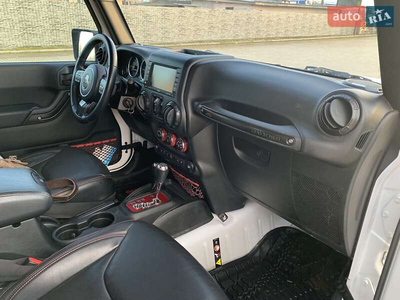 Внедорожник / Кроссовер Jeep Wrangler 2017 в Черновцах фото 15 Внедорожник / Кроссовер Jeep Wrangler 2017 в Черновцах