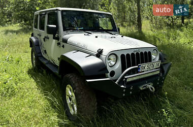 Внедорожник / Кроссовер Jeep Wrangler 2011 в 