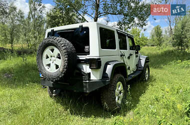 Внедорожник / Кроссовер Jeep Wrangler 2011 в 