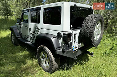 Внедорожник / Кроссовер Jeep Wrangler 2011 в 
