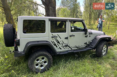 Внедорожник / Кроссовер Jeep Wrangler 2011 в 