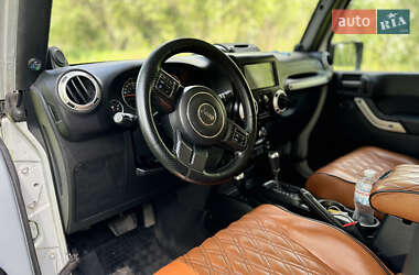 Внедорожник / Кроссовер Jeep Wrangler 2011 в 