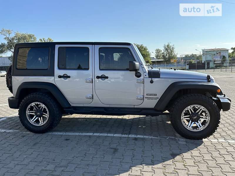 Внедорожник / Кроссовер Jeep Wrangler 2016 в Черновцах