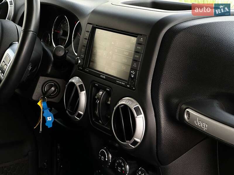 Внедорожник / Кроссовер Jeep Wrangler 2016 в Черновцах
