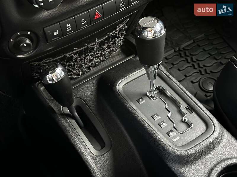 Внедорожник / Кроссовер Jeep Wrangler 2016 в Черновцах