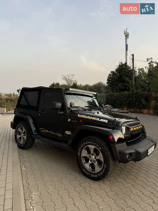 Позашляховик / Кросовер Jeep Wrangler 2015 в Києві