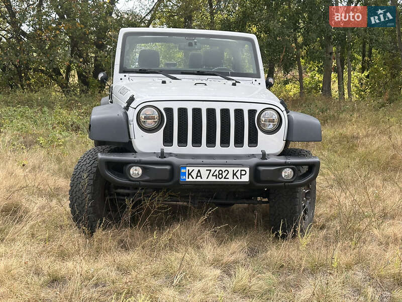 Внедорожник / Кроссовер Jeep Wrangler 2016 в Киеве фото 26 Внедорожник / Кроссовер Jeep Wrangler 2016 в Киеве