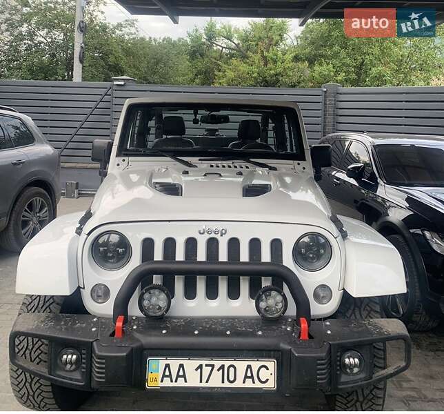 Позашляховик / Кросовер Jeep Wrangler 2015 в Києві