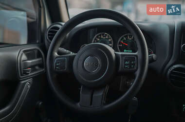 Внедорожник / Кроссовер Jeep Wrangler 2016 в 