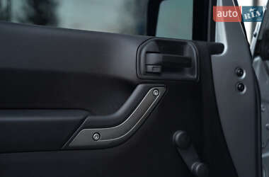 Внедорожник / Кроссовер Jeep Wrangler 2016 в 