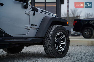 Внедорожник / Кроссовер Jeep Wrangler 2016 в 
