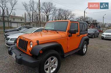 Внедорожник / Кроссовер Jeep Wrangler 2012 в 