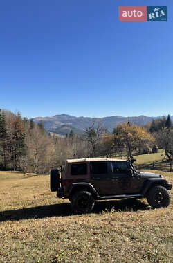 Внедорожник / Кроссовер Jeep Wrangler 2015 в Черновцах