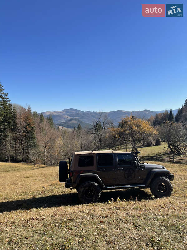 Внедорожник / Кроссовер Jeep Wrangler 2015 в Черновцах