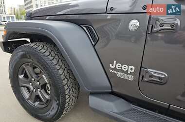 Внедорожник / Кроссовер Jeep Wrangler 2018 в 