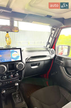 Внедорожник / Кроссовер Jeep Wrangler 2014 в 