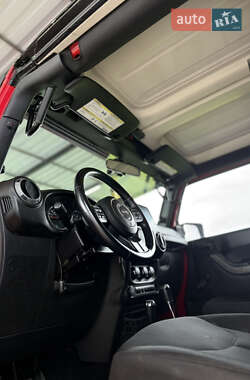 Внедорожник / Кроссовер Jeep Wrangler 2014 в 
