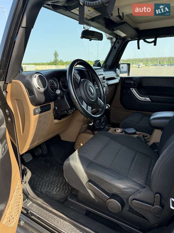Внедорожник / Кроссовер Jeep Wrangler 2011 в Киеве