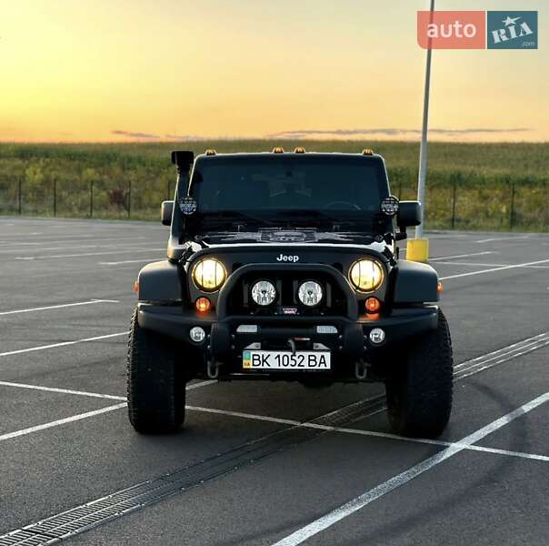 Внедорожник / Кроссовер Jeep Wrangler 2011 в Киеве
