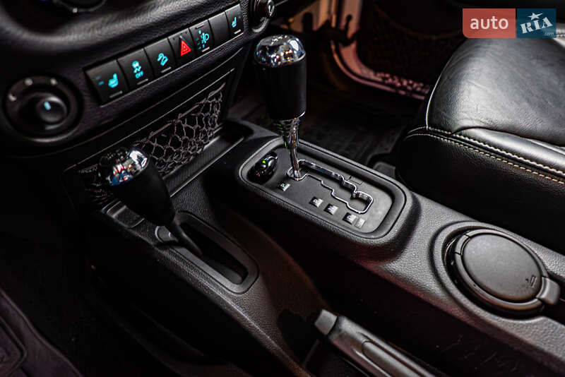 Внедорожник / Кроссовер Jeep Wrangler 2015 в Киеве
