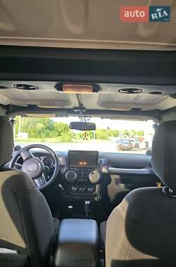 Внедорожник / Кроссовер Jeep Wrangler 2014 в 