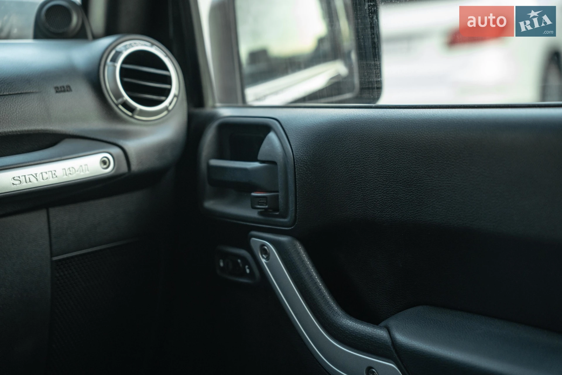 2012 Jeep Wrangler - мініатюра 42