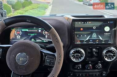 Внедорожник / Кроссовер Jeep Wrangler 2015 в 