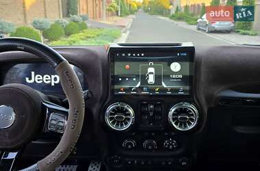 Внедорожник / Кроссовер Jeep Wrangler 2015 в 