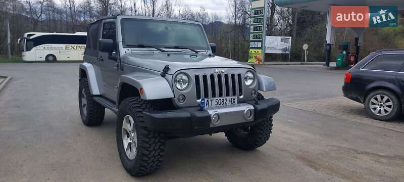 Внедорожник / Кроссовер Jeep Wrangler 2016 в 