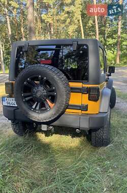 Внедорожник / Кроссовер Jeep Wrangler 2014 в 