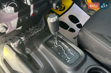 Внедорожник / Кроссовер Jeep Wrangler 2015 в 