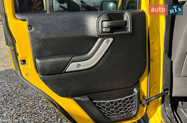 Внедорожник / Кроссовер Jeep Wrangler 2015 в 