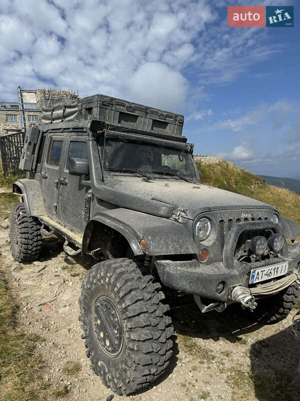 Позашляховик / Кросовер Jeep Wrangler 2011 в Яремчі