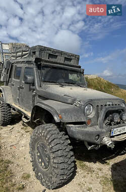 Внедорожник / Кроссовер Jeep Wrangler 2011 в 