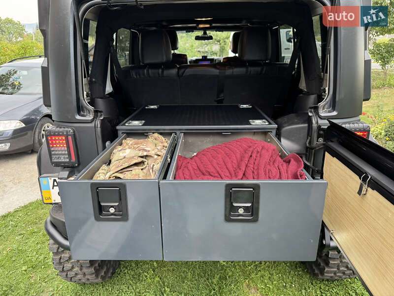 Позашляховик / Кросовер Jeep Wrangler 2011 в Яремчі