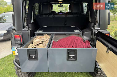 Внедорожник / Кроссовер Jeep Wrangler 2011 в 