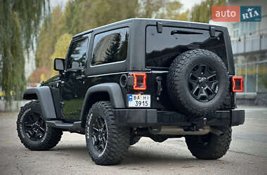 Внедорожник / Кроссовер Jeep Wrangler 2015 в 