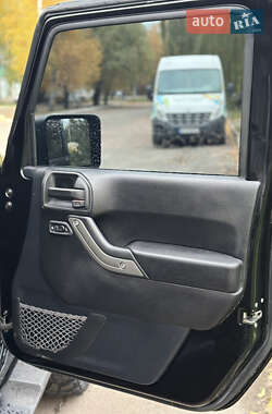 Внедорожник / Кроссовер Jeep Wrangler 2015 в 