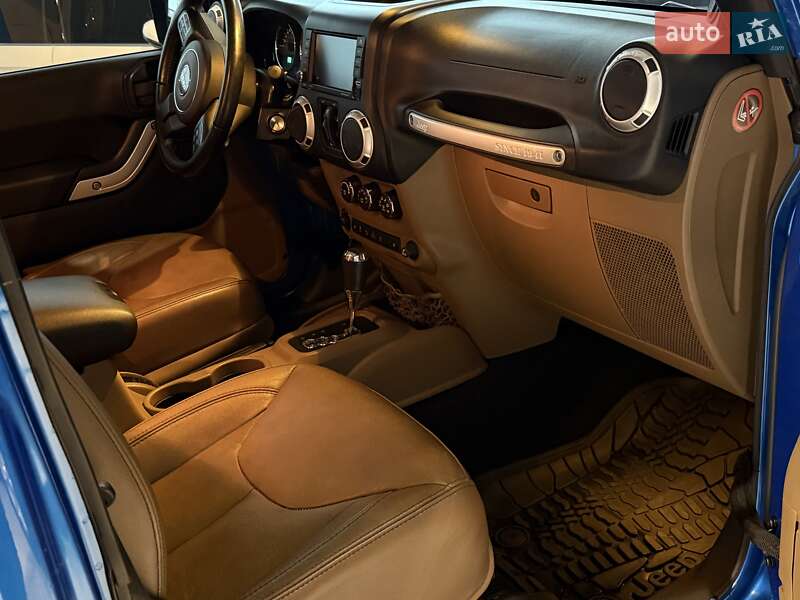 Внедорожник / Кроссовер Jeep Wrangler 2014 в Одессе