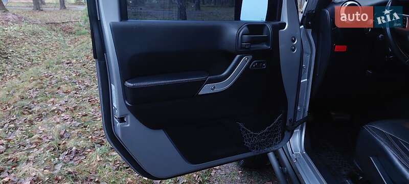 Позашляховик / Кросовер Jeep Wrangler 2015 в Дубні фото 20 Позашляховик / Кросовер Jeep Wrangler 2015 в Дубні