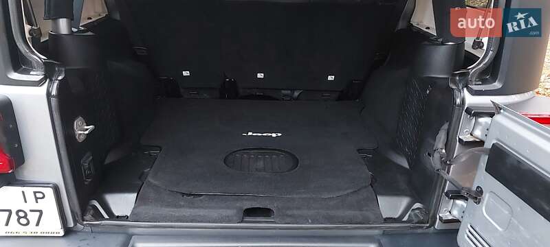 Позашляховик / Кросовер Jeep Wrangler 2015 в Дубні фото 30 Позашляховик / Кросовер Jeep Wrangler 2015 в Дубні