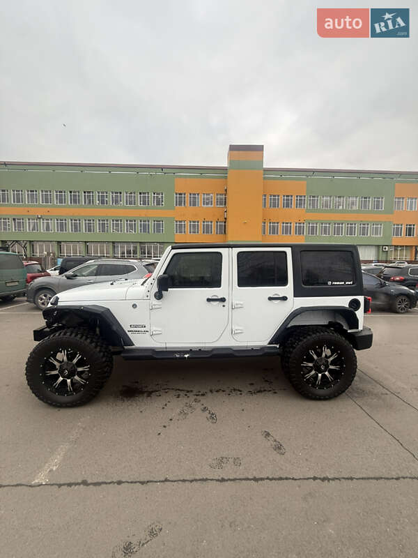 Позашляховик / Кросовер Jeep Wrangler 2016 в Луцьку фото 4 Позашляховик / Кросовер Jeep Wrangler 2016 в Луцьку
