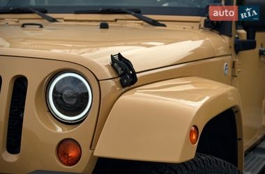 Внедорожник / Кроссовер Jeep Wrangler 2013 в Киеве
