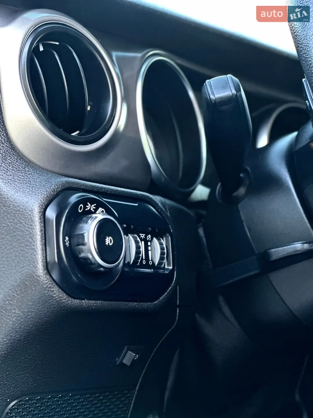 2019 Jeep Wrangler - мініатюра 76