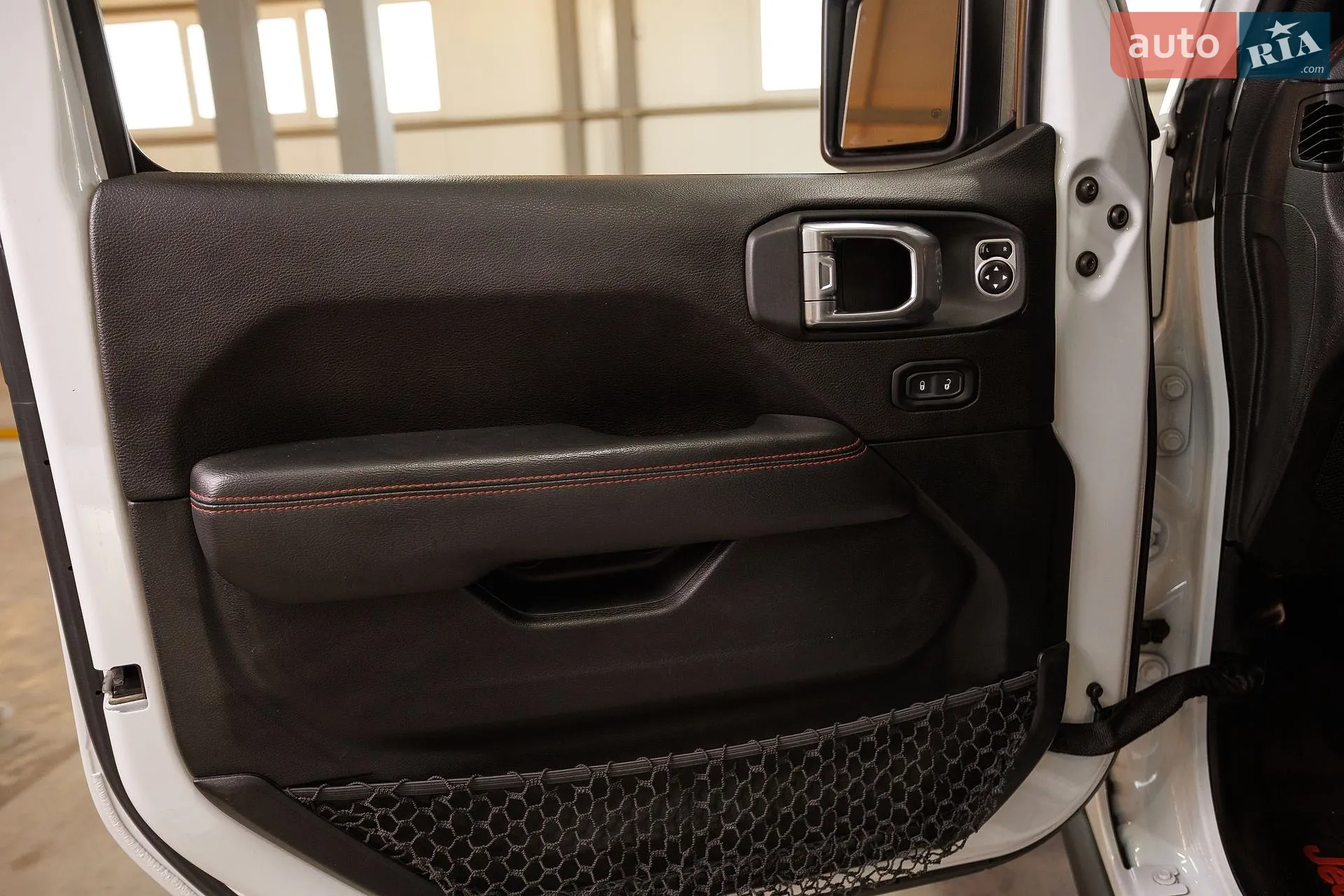 2020 Jeep Wrangler - мініатюра 21