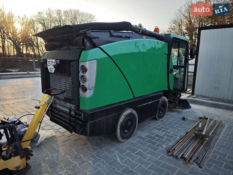 Уборочная машина Johnston Sweepers 142A101T 2010 в Ровно