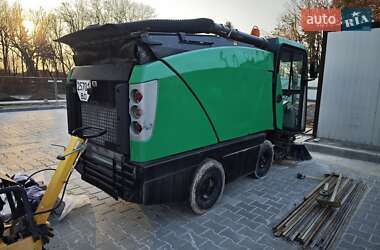 Прибиральна машина Johnston Sweepers 142A101T 2010 в 