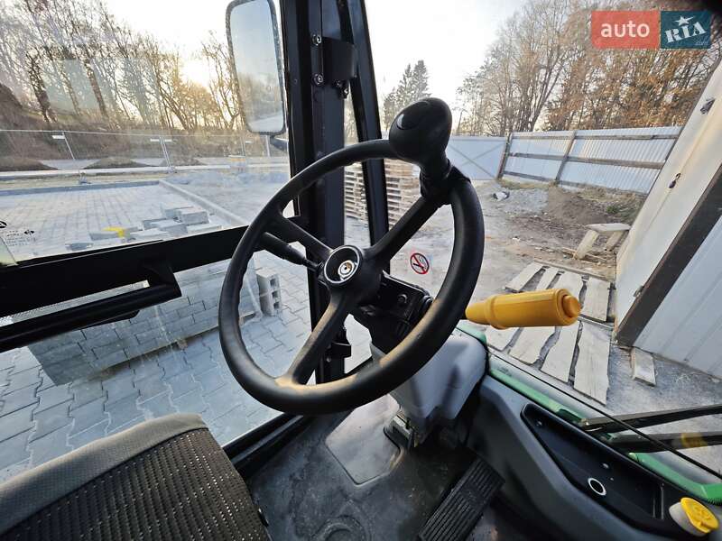 Уборочная машина Johnston Sweepers 142A101T 2010 в Ровно