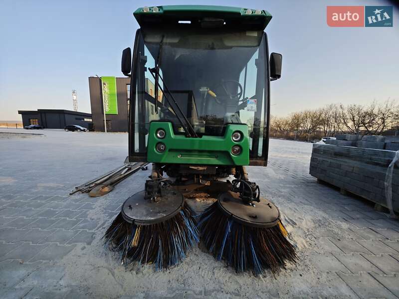 Уборочная машина Johnston Sweepers 142A101T 2010 в Ровно